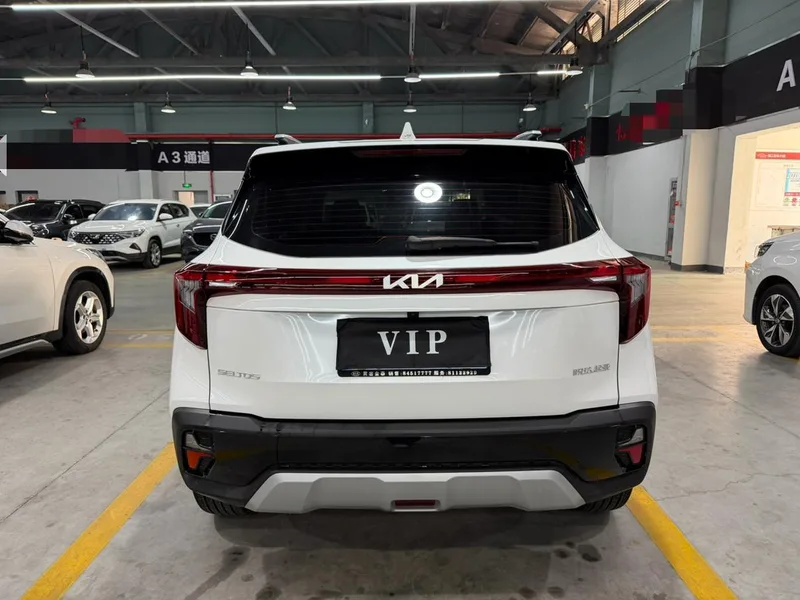 Kia Seltos 2023 1.5L IVT Роскошная версия интерьер фото 11 Kia Seltos 2023 1.5L IVT Роскошная версия интерьер фото 11