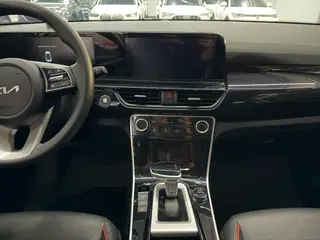 Kia Seltos 2023 1.5L IVT Роскошная версия интерьер фото 12 Kia Seltos 2023 1.5L IVT Роскошная версия интерьер фото 12
