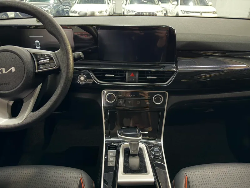 Kia Seltos 2023 1.5L IVT Роскошная версия интерьер фото 12 Kia Seltos 2023 1.5L IVT Роскошная версия интерьер фото 12