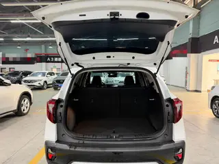 Kia Seltos 2023 1.5L IVT Роскошная версия интерьер фото 16 Kia Seltos 2023 1.5L IVT Роскошная версия интерьер фото 16
