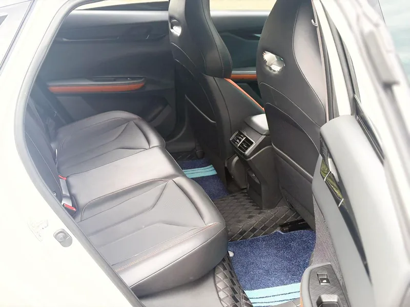 Changan UNI-V 2022 1.5T Tipo de excelencia interior foto 10 Changan UNI-V 2022 1.5T Tipo de excelencia interior foto 10