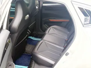 Changan UNI-V 2022 1.5T Tipo de excelencia interior foto 12 Changan UNI-V 2022 1.5T Tipo de excelencia interior foto 12