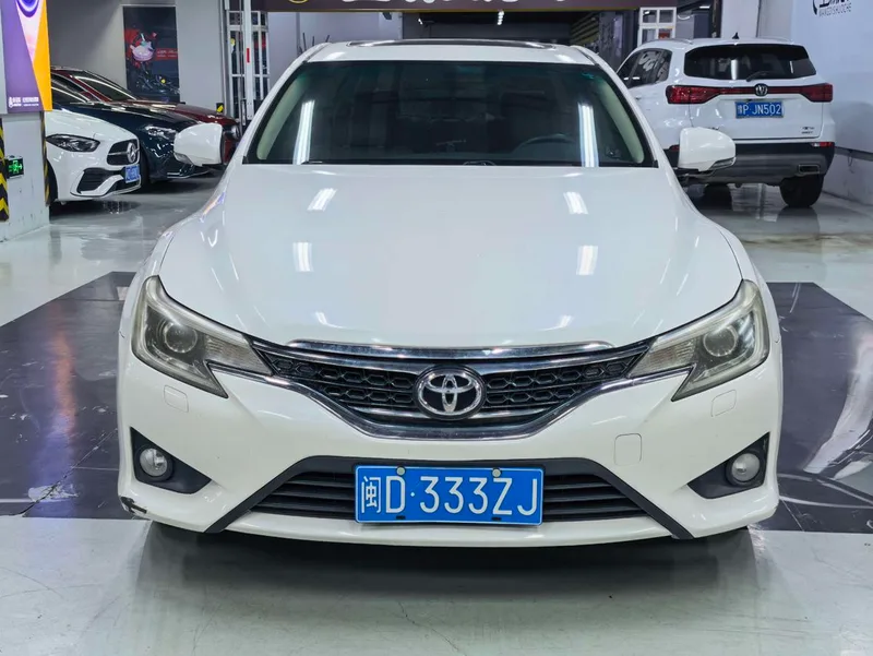 Toyota Reiz 2013 2.5V Jingrui версия экстерьер фото 3 Toyota Reiz 2013 2.5V Jingrui версия экстерьер фото 3
