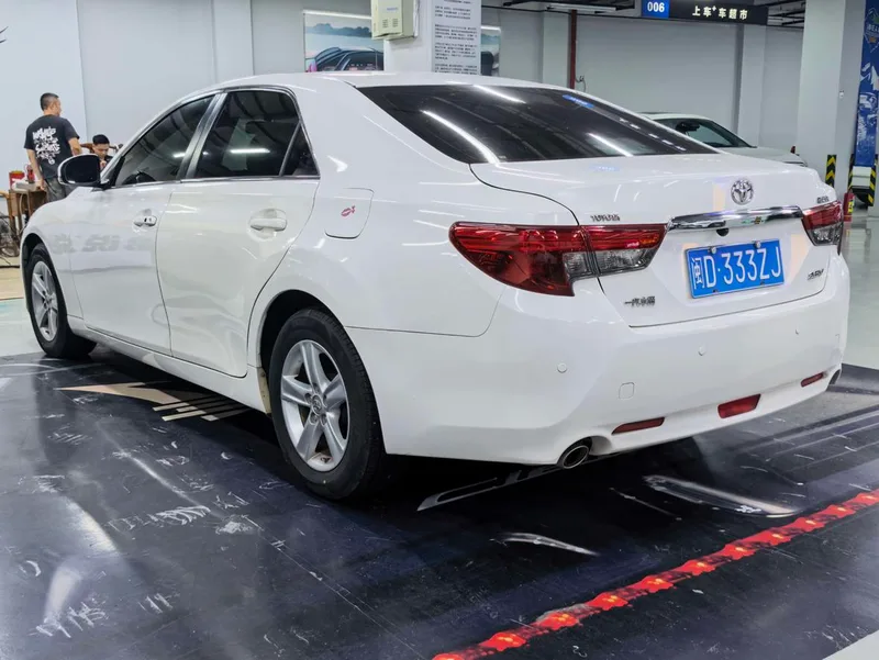 Toyota Reiz 2013 2.5V Jingrui версия интерьер фото 7 Toyota Reiz 2013 2.5V Jingrui версия интерьер фото 7