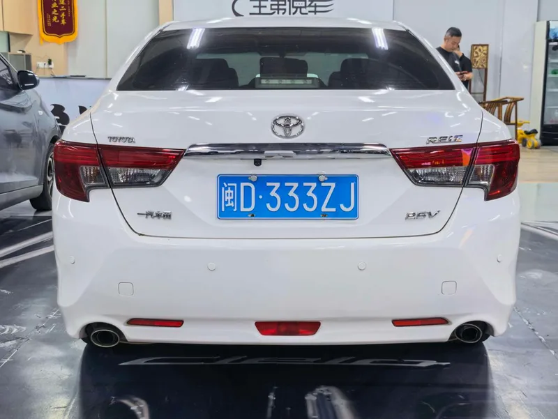 Toyota Reiz 2013 2.5V Jingrui версия интерьер фото 8 Toyota Reiz 2013 2.5V Jingrui версия интерьер фото 8