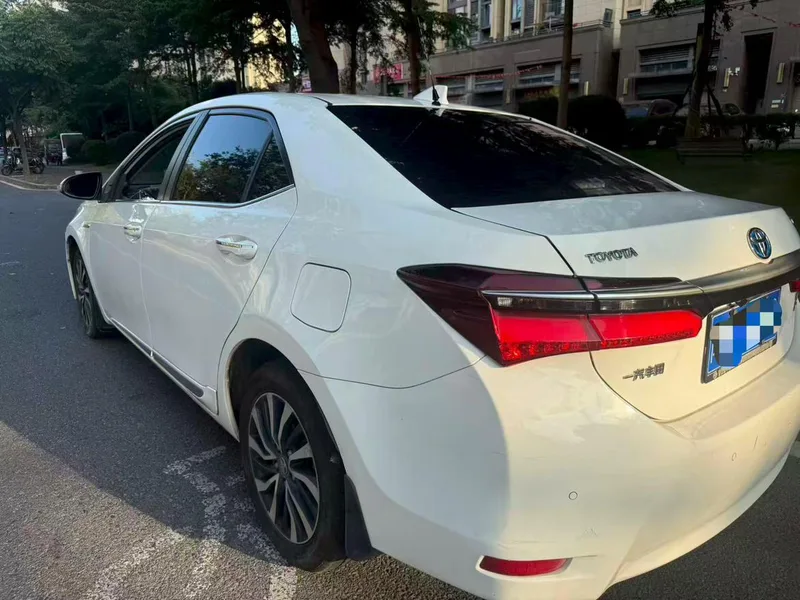 Toyota Corolla 2017 Переселенный двойной Цин 1.8L E-CVT Элитная версия Страна В. интерьер фото 9 Toyota Corolla 2017 Переселенный двойной Цин 1.8L E-CVT Элитная версия Страна В. интерьер фото 9