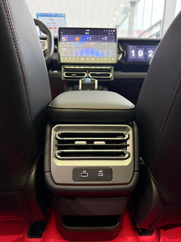 Jetour Freedom 2025 2.0TD XWD Conquer interior photo 18 Jetour Freedom 2025 2.0TD XWD Conquer interior photo 18