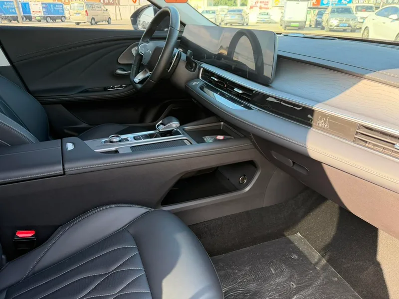 Chery Arrizo 8 2024 Versión de alta energía 2.0T DCT Chi interior foto 12 Chery Arrizo 8 2024 Versión de alta energía 2.0T DCT Chi interior foto 12