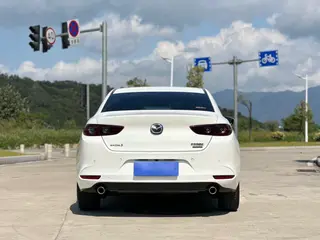 Mazda Mazda3 Axela 2020 1.5L Versión de calidad automática exterior foto 4 Mazda Mazda3 Axela 2020 1.5L Versión de calidad automática exterior foto 4