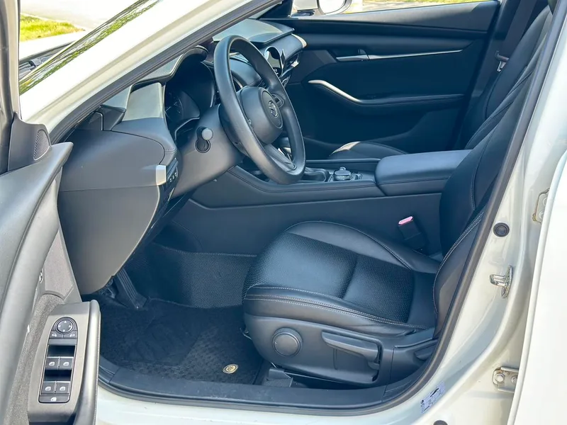 Mazda Mazda3 Axela 2020 1.5L Versión de calidad automática interior foto 10 Mazda Mazda3 Axela 2020 1.5L Versión de calidad automática interior foto 10