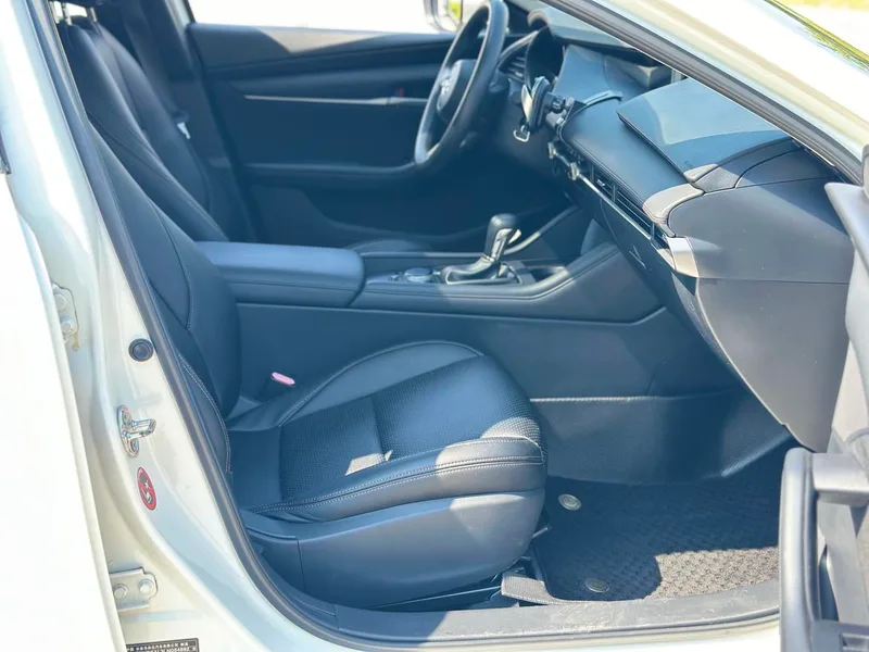Mazda Mazda3 Axela 2020 1.5L Versión de calidad automática interior foto 11 Mazda Mazda3 Axela 2020 1.5L Versión de calidad automática interior foto 11