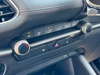 Mazda Mazda3 Axela 2020 1.5L Versión de calidad automática interior foto 13 Mazda Mazda3 Axela 2020 1.5L Versión de calidad automática interior foto 13