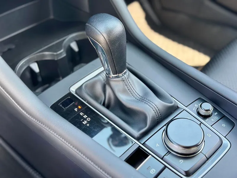 Mazda Mazda3 Axela 2020 1.5L Versión de calidad automática interior foto 14 Mazda Mazda3 Axela 2020 1.5L Versión de calidad automática interior foto 14