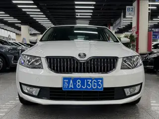 Skoda Octavia 2015 1.6L Auto Escape Edition exterior photo 2 Skoda Octavia 2015 1.6L Auto Escape Edition exterior photo 2