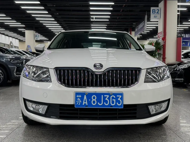 Skoda Octavia 2015 1.6L Auto Escape Edition exterior photo 2 Skoda Octavia 2015 1.6L Auto Escape Edition exterior photo 2