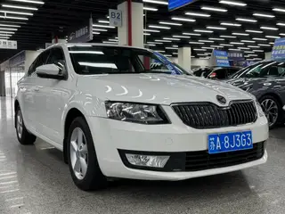 Skoda Octavia 2015 1.6L Auto Escape Edition exterior photo 3 Skoda Octavia 2015 1.6L Auto Escape Edition exterior photo 3