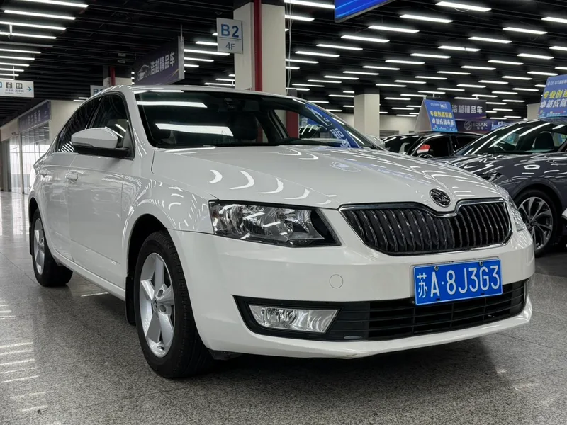 Skoda Octavia 2015 1.6L Auto Escape Edition exterior photo 3 Skoda Octavia 2015 1.6L Auto Escape Edition exterior photo 3