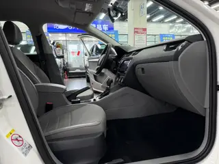 Skoda Octavia 2015 1.6L Auto Escape Edition exterior photo 6 Skoda Octavia 2015 1.6L Auto Escape Edition exterior photo 6