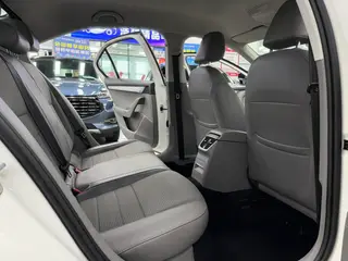 Skoda Octavia 2015 1.6L Auto Escape Edition interior photo 8 Skoda Octavia 2015 1.6L Auto Escape Edition interior photo 8