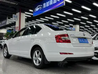 Skoda Octavia 2015 1.6L Auto Escape Edition interior photo 10 Skoda Octavia 2015 1.6L Auto Escape Edition interior photo 10
