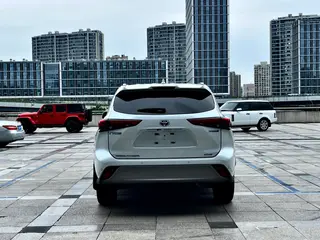 Toyota Highlander 2022 Dual Power 2.5L Four-wheel drive Premium Edition 7 seat interior photo 9