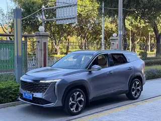 Geely Boyue L 2023 2.0TD DCT Modelo insignia