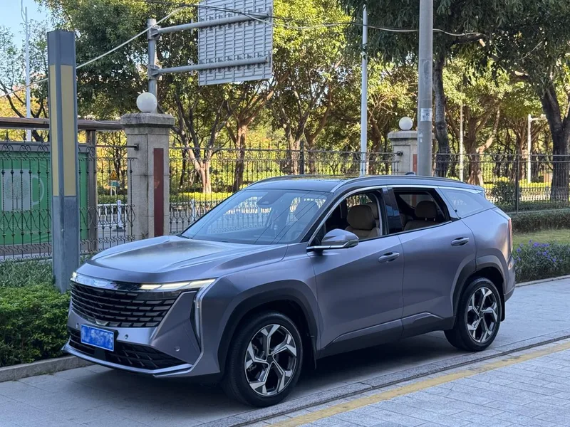 Geely Boyue L 2023 2.0TD DCT Modelo insignia exterior foto 1 Geely Boyue L 2023 2.0TD DCT Modelo insignia exterior foto 1