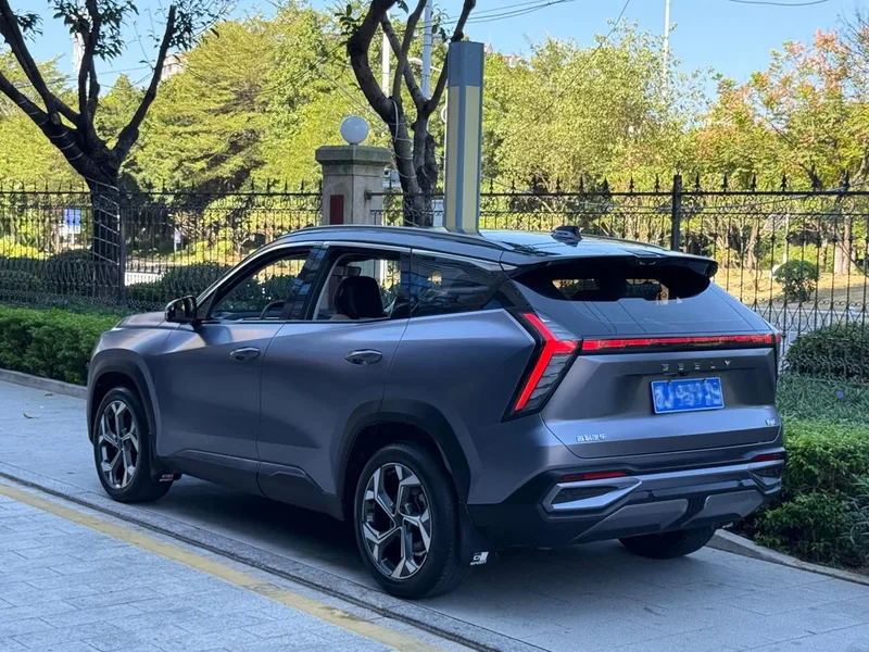 Geely Boyue L 2023 2.0TD DCT Modelo insignia exterior foto 4 Geely Boyue L 2023 2.0TD DCT Modelo insignia exterior foto 4