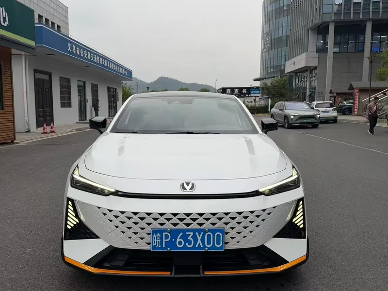 Changan UNI-V 2024 1.5T Deporte de lujo exterior foto 2