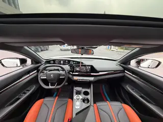 Changan UNI-V 2024 1.5T Deporte de lujo interior foto 6