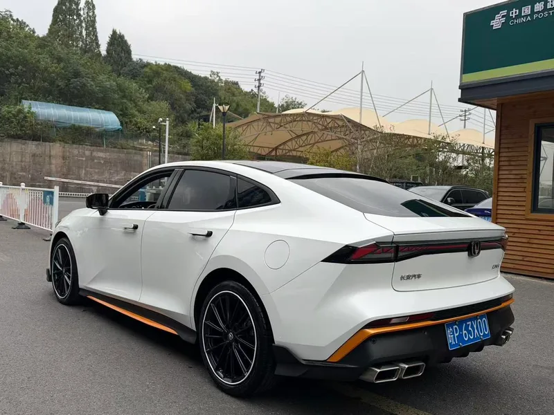 Changan UNI-V 2024 1.5T Deporte de lujo interior foto 7