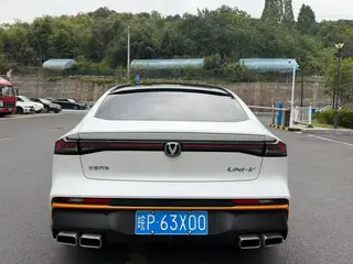 Changan UNI-V 2024 1.5T Deporte de lujo interior foto 9