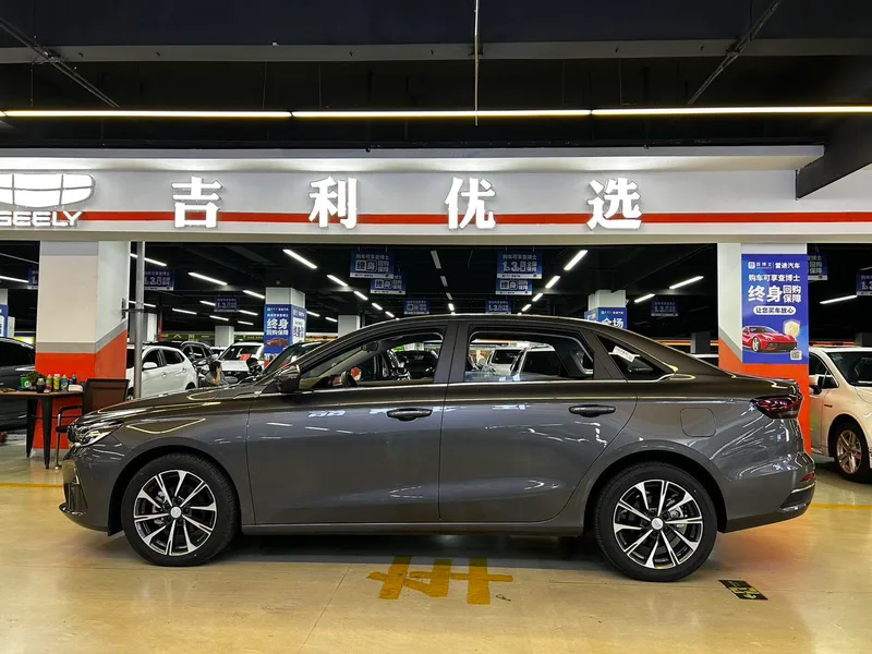 Geely Emgrand 2026 400 Dix mille fonds commémoratifs 1.5L CVT Type de survol extérieur photo 4 Geely Emgrand 2026 400 Dix mille fonds commémoratifs 1.5L CVT Type de survol extérieur photo 4