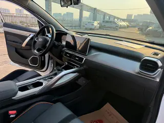 Geely Coolray 2023 1.5T DCT Edición Diamante interior foto 11