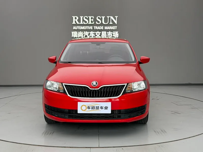 Skoda Rapid Spaceback 2016 Restyling 1.6L Auto-Forward exterior photo 2