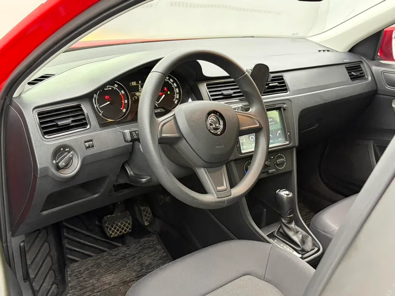 Skoda Rapid Spaceback 2016 Restyling 1.6L Auto-Forward interior photo 9