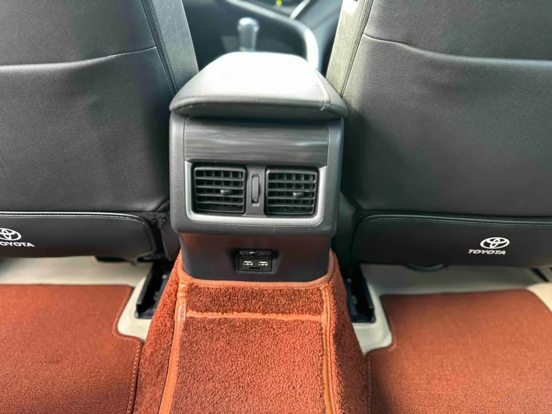 Toyota Camry 2021 2.0G Edición de lujo interior foto 13 Toyota Camry 2021 2.0G Edición de lujo interior foto 13
