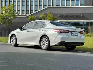 Toyota Camry 2021 2.0G Edición de lujo interior foto 16 Toyota Camry 2021 2.0G Edición de lujo interior foto 16