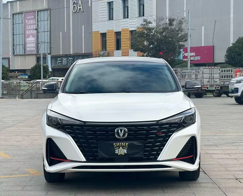 Changan Eado 2024 PLUS 1.4T DCT Versión de alta energía exterior foto 2 Changan Eado 2024 PLUS 1.4T DCT Versión de alta energía exterior foto 2