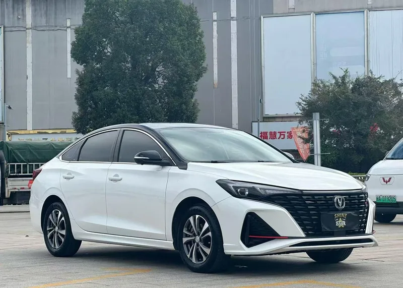 Changan Eado 2024 PLUS 1.4T DCT Versión de alta energía exterior foto 3 Changan Eado 2024 PLUS 1.4T DCT Versión de alta energía exterior foto 3