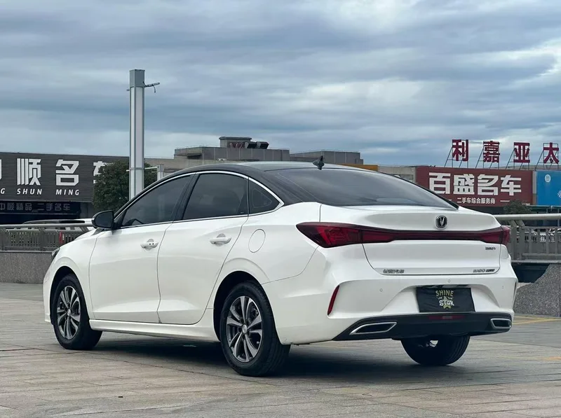 Changan Eado 2024 PLUS 1.4T DCT Versión de alta energía exterior foto 6 Changan Eado 2024 PLUS 1.4T DCT Versión de alta energía exterior foto 6