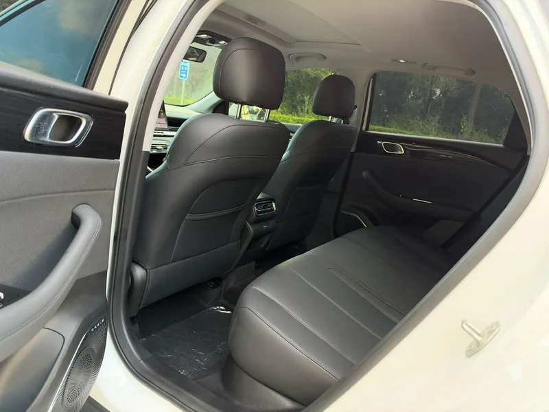 Geely Emgrand 2026 5th Gen 1.5T DCT Premium Trim interior photo 8 Geely Emgrand 2026 5th Gen 1.5T DCT Premium Trim interior photo 8