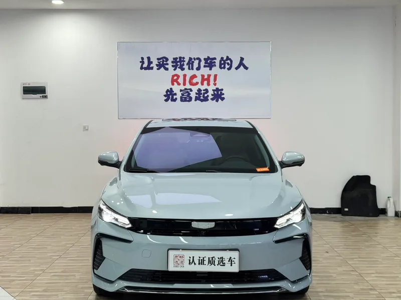 Geely Emgrand L HiP 2022 1.5TD-DHT Pro 100KM Super Sabio exterior foto 3