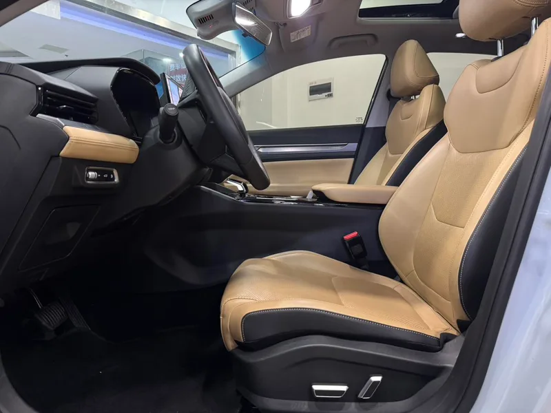 Geely Emgrand L HiP 2022 1.5TD-DHT Pro 100KM Super Sabio exterior foto 5