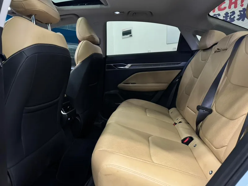 Geely Emgrand L HiP 2022 1.5TD-DHT Pro 100KM Super Sabio exterior foto 9