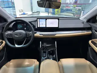 Geely Emgrand L HiP 2022 1.5TD-DHT Pro 100KM Super Sabio interior foto 14