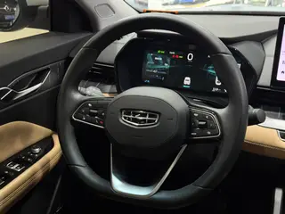Geely Emgrand L HiP 2022 1.5TD-DHT Pro 100KM Super Sabio interior foto 16