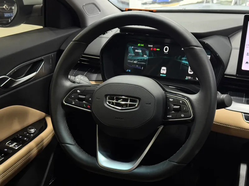Geely Emgrand L HiP 2022 1.5TD-DHT Pro 100KM Super Sabio interior foto 16