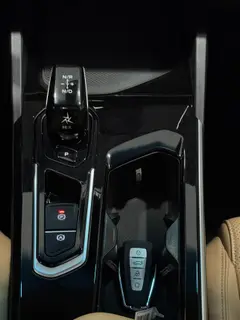 Geely Emgrand L HiP 2022 1.5TD-DHT Pro 100KM Super Sabio interior foto 18