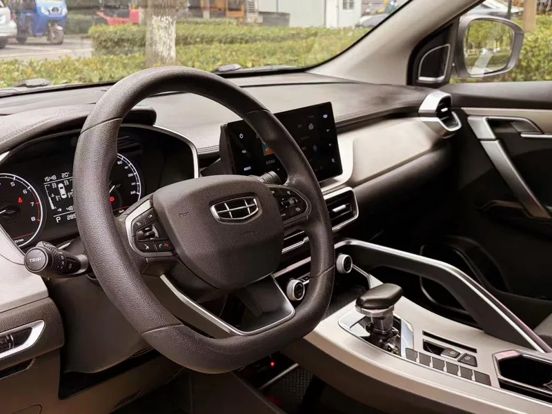 Geely Coolray 2024 1.5T DCT Версия Longteng интерьер фото 14 Geely Coolray 2024 1.5T DCT Версия Longteng интерьер фото 14